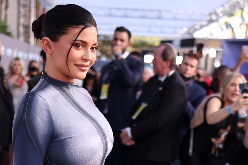 Kylie Jenner: Der TV-Star wählte ein Kleid von Balmain.