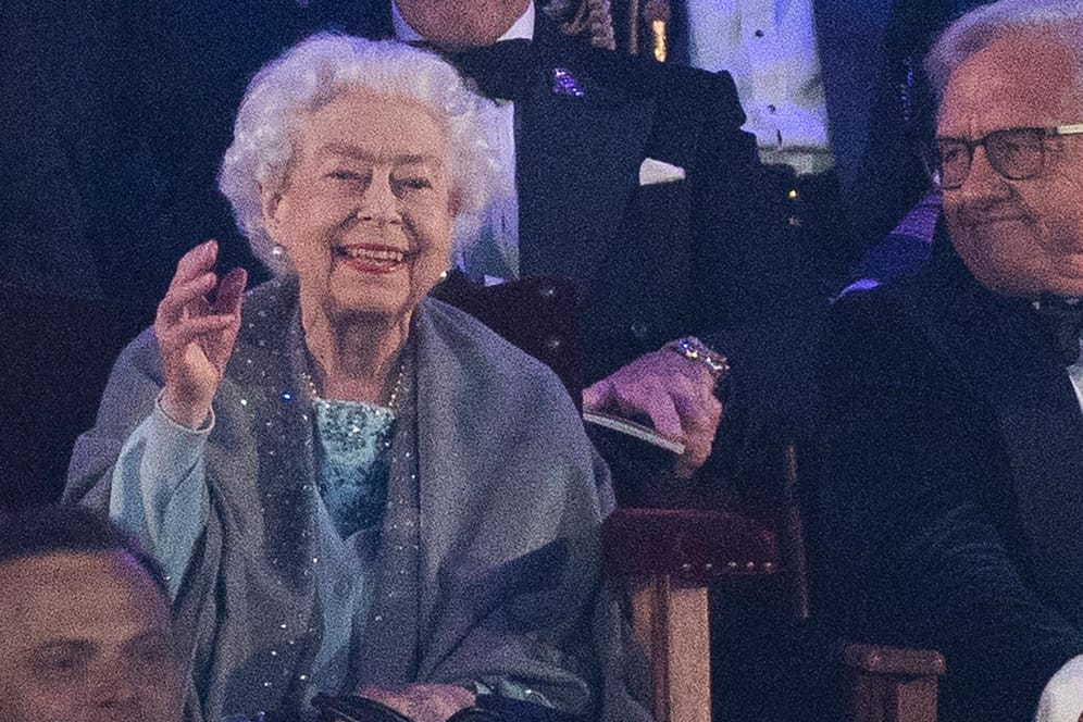 Königin Elizabeth II: Die Queen amüsiert sich über ihre Jubiläumsfeier.