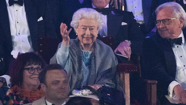 Die Queen ist sichtlich erfreut über ihre Jubiläumsfeier.