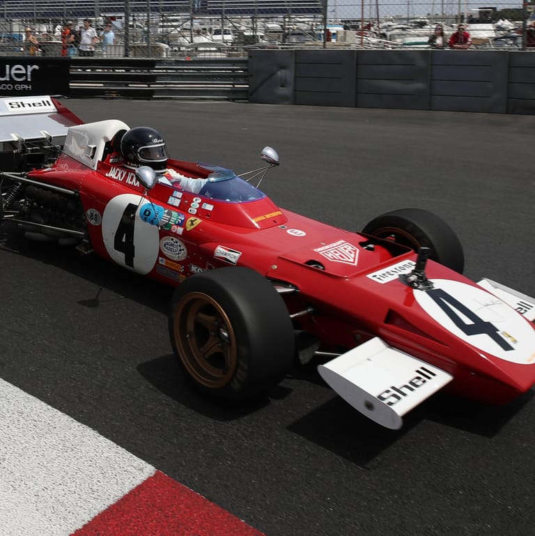 Vor dem Unfall: Charles Leclerc auf der Strecke im historischen Ferrari.