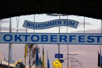 Haupteingang zum Oktoberfest (Symbolbild): In München laufen gleich drei Gerichtsprozesse im Zusammenhang mit dem Oktoberfest.