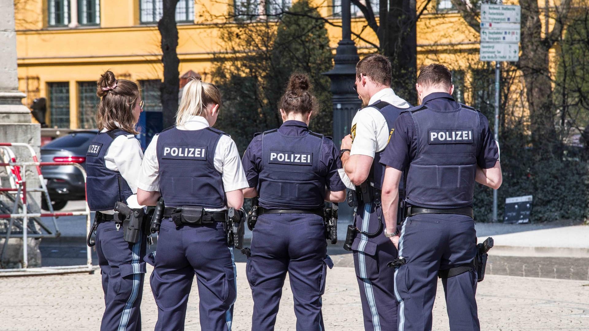 Polizisten im Einsatz in München (Symbolbild): Deutlich mehr Stellen sind nach wie vor von Männern besetzt. Polizisten im Einsatz in München (Symbolbild): Deutlich mehr Stellen sind nach wie vor von Männern besetzt.