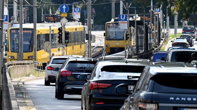 Umfrage zeigt: Bei der eigenen Mobilität ist vielen Menschen in Deutschland Flexibilität und Unabhängigkeit wichtiger als Umweltfreundlichkeit.