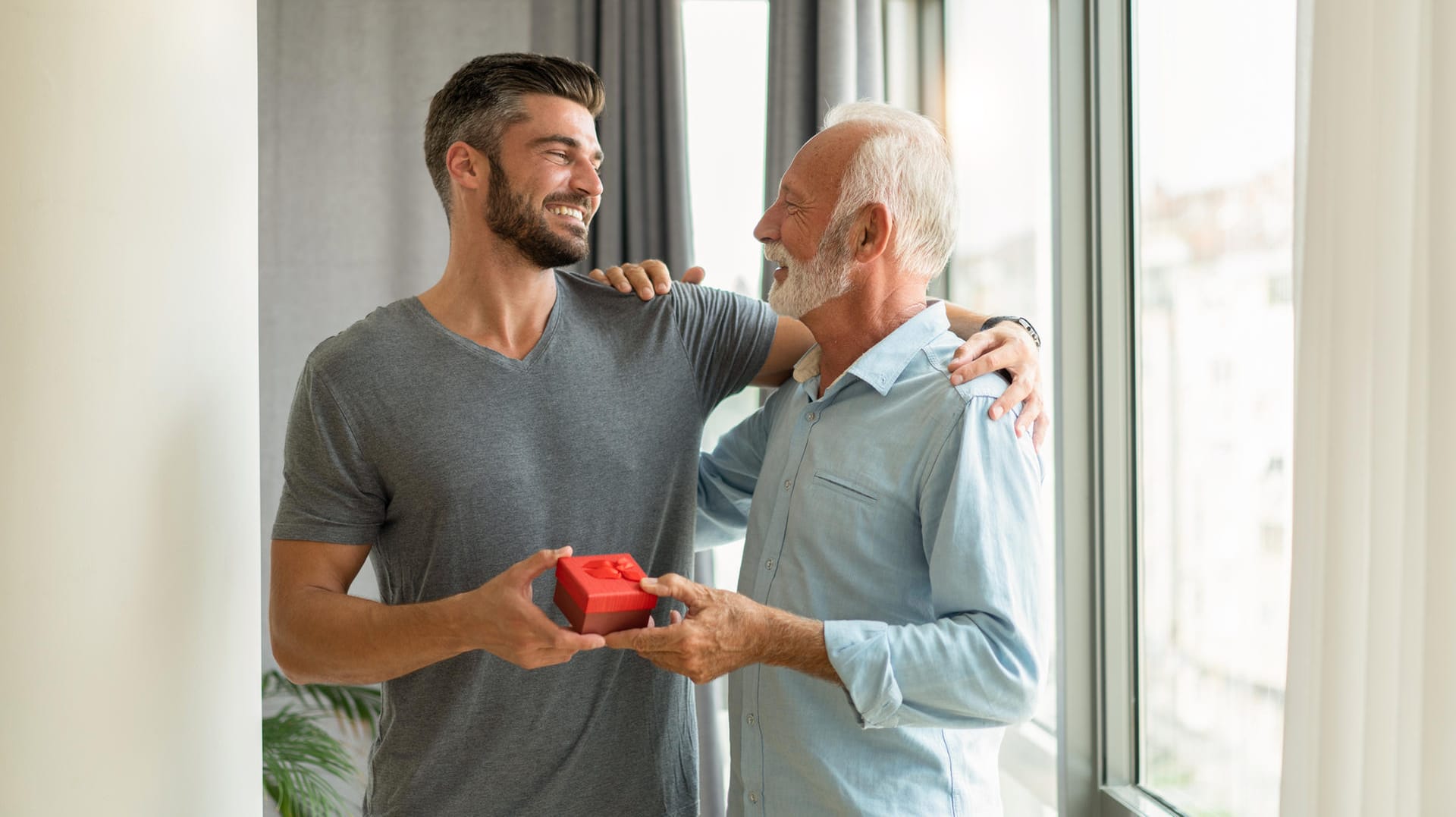 Mit diesen Last-Minute-Geschenkideen überraschen Sie Ihren Papa zum Vatertag 2022.