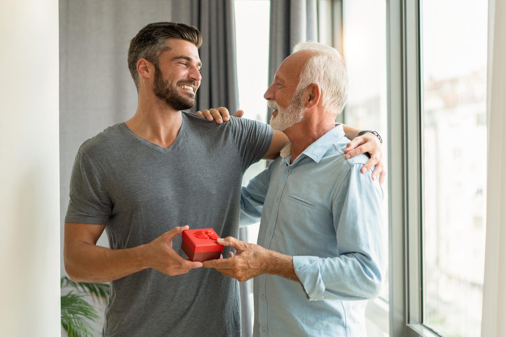 Mit diesen Last-Minute-Geschenkideen überraschen Sie Ihren Papa zum Vatertag 2022.