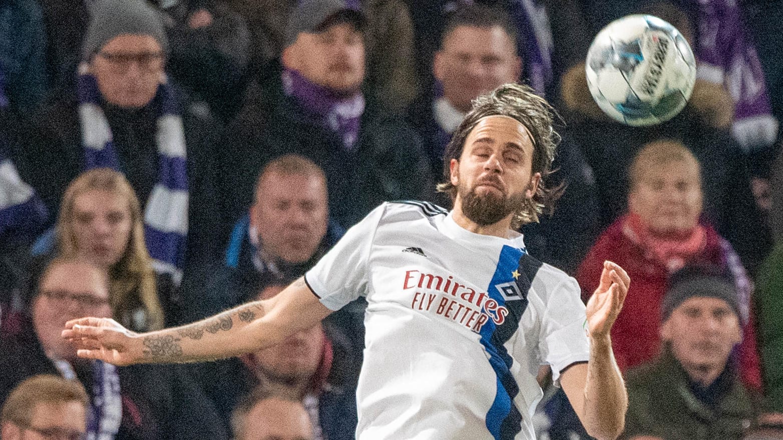 Martin Harnick bei einem Kopfball (Archivbild): Der ehemalige HSVler glaubt noch an einen Aufstieg. Martin Harnick bei einem Kopfball (Archivbild): Der ehemalige HSVler glaubt noch an einen Aufstieg.