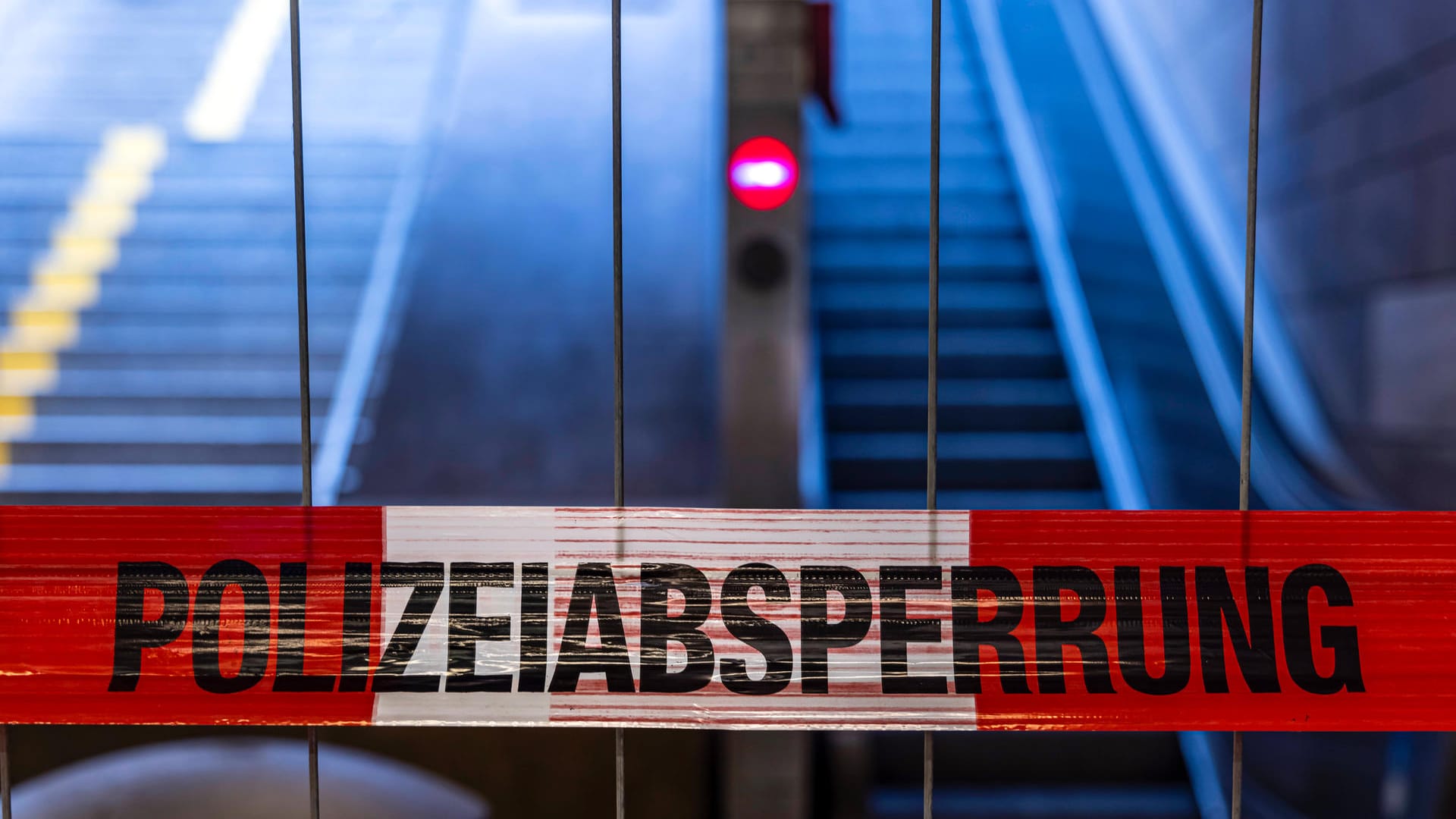 Flatterband am Bahnhof (Symbolbild): Die Fahrgäste wurden vom Rettungsdienst versorgt.