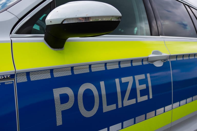 Polizeiwagen (Symbolbild): Ein mutmaßlicher Einbrecher wurde in Nürnberg festgenommen.