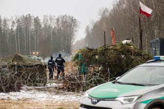 Polnische Grenze zu Belarus: Polen baut dort derzeit eine befestigte Anlage, um Migranten fernzuhalten.