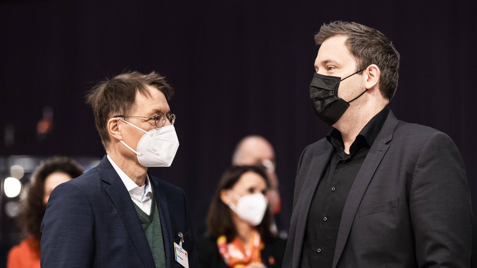 Lauterbach und Klingbeil: Die Sozialdemokraten müssen ein schlechtes Wahlergebnis verkraften. Lauterbach und Klingbeil: Die Sozialdemokraten müssen ein schlechtes Wahlergebnis verkraften.