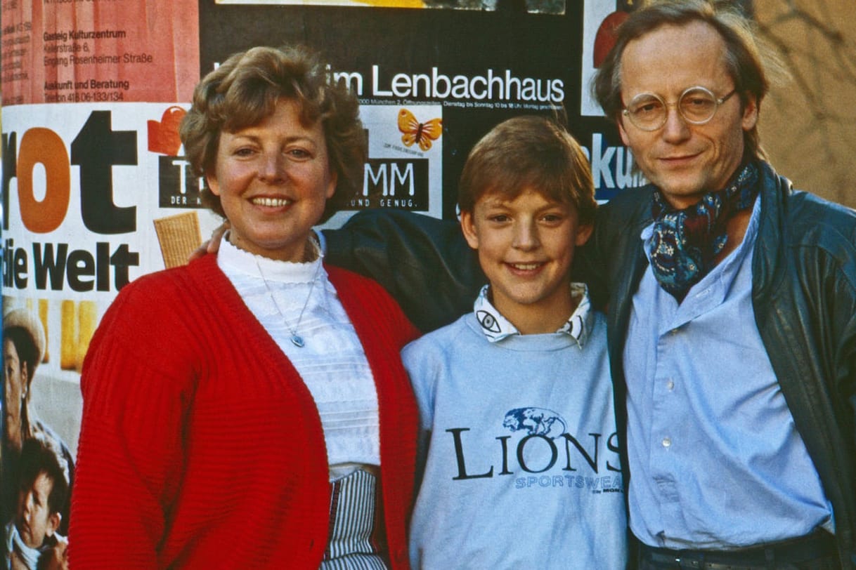 "Lindenstraße"-Stars 1985: Marie-Luise Marjan, Christian Kahrmann und Joachim Luger posieren für ein Foto.