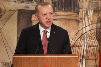 Der türkische Präsident Recep Tayyip Erdoğan: Delegationen aus beiden Ländern sollten sich nicht die Mühe machen, in die Türkei zu reisen, sagt er.