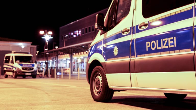 Einsatzfahrzeuge der Bundespolizei am Dortmunder Hauptbahnhof (Symbolbild): Gegen den Mann wird ermittelt.