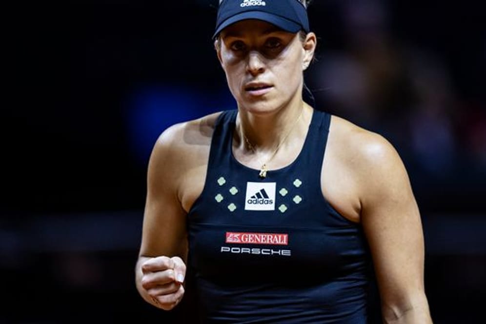Die deutsche Tennisspielerin Angelique Kerber hat beim WTA-Turnier in Straßburg zum Auftakt Diane Parry aus Frankreich besiegt.