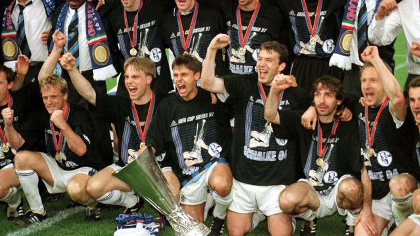Sensation in San Siro: Der FC Schalke 04 holte 1997 gegen Inter Mailand den Pott.