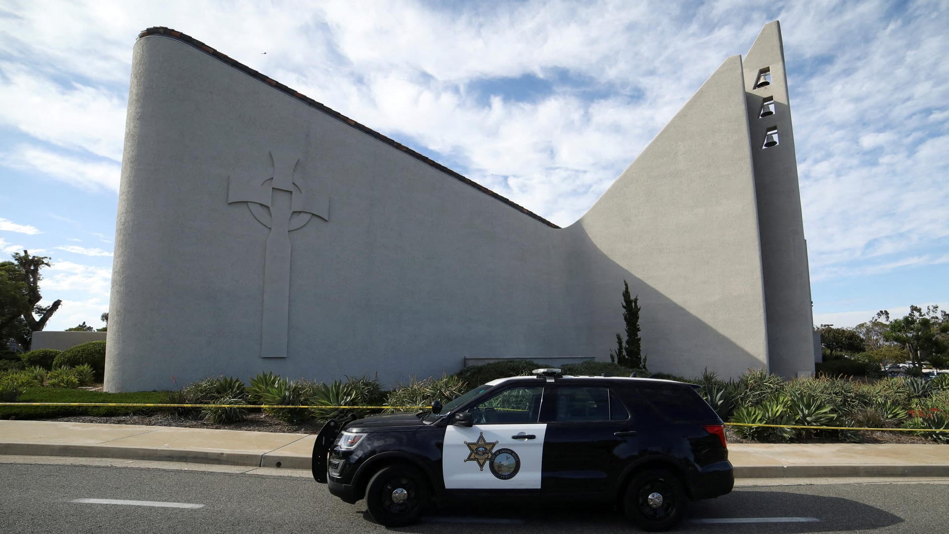 Ort des Angriffs in Laguna Woods in Kalifornien: Der mutmaßliche Schütze hatte die Türen zur Kirche von innen gesichert.