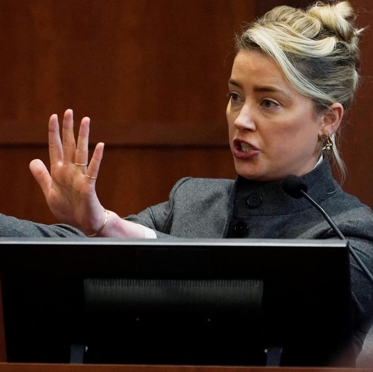 Amber Heard im Zeugenstand: Die Schauspielerin wirft Johnny Depp erneut Gewalt vor.