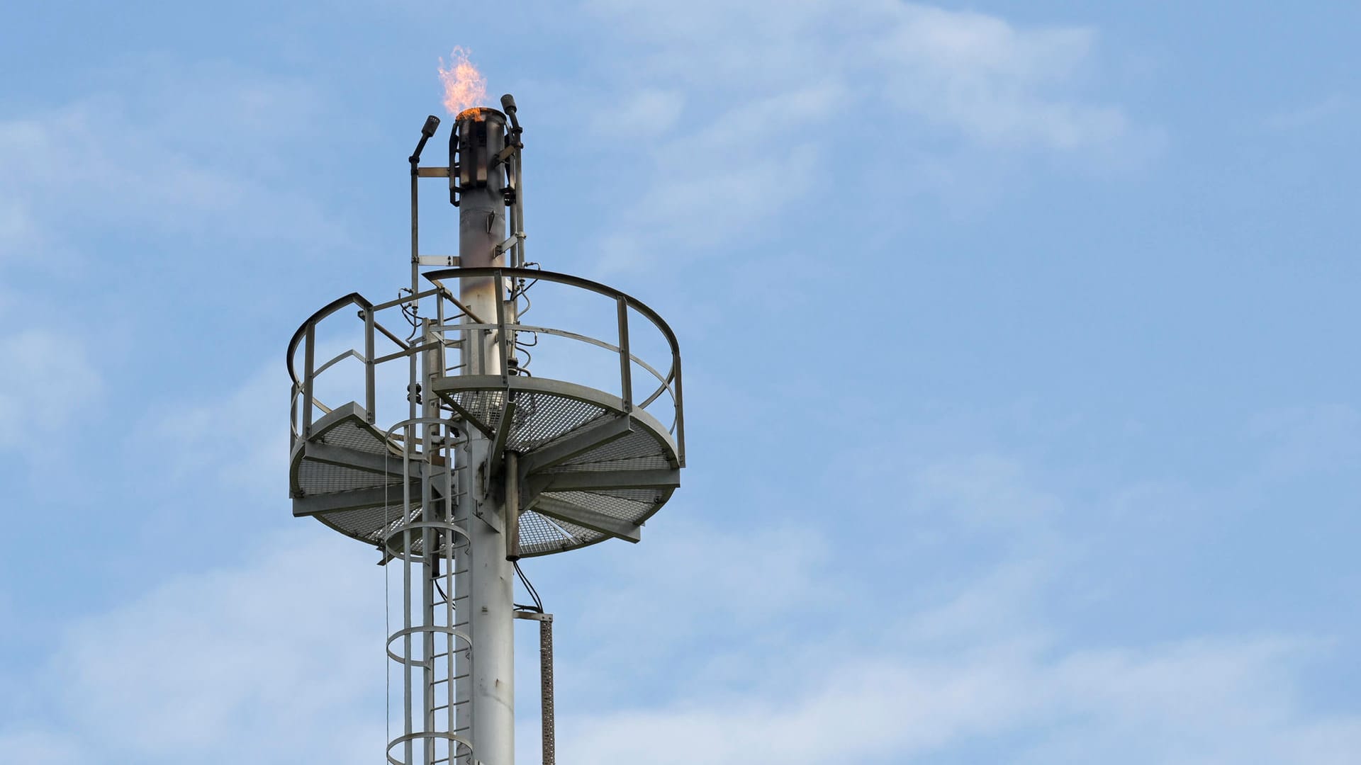 Gasfackel einer Erdgasförderungsanlage (Symbolbild): Energieversorgung ist ein wichtiges Thema bei den Landtagsberatungen in Hannover. Gasfackel einer Erdgasförderungsanlage (Symbolbild): Energieversorgung ist ein wichtiges Thema bei den Landtagsberatungen in Hannover.