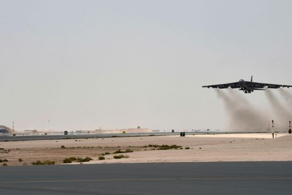 Ein Langstreckenbomber vom Typ Boeing B-52H brachte die amerikanische Hyperschallwaffe am vergangenen Samstag in die Luft und setzte sie aus.