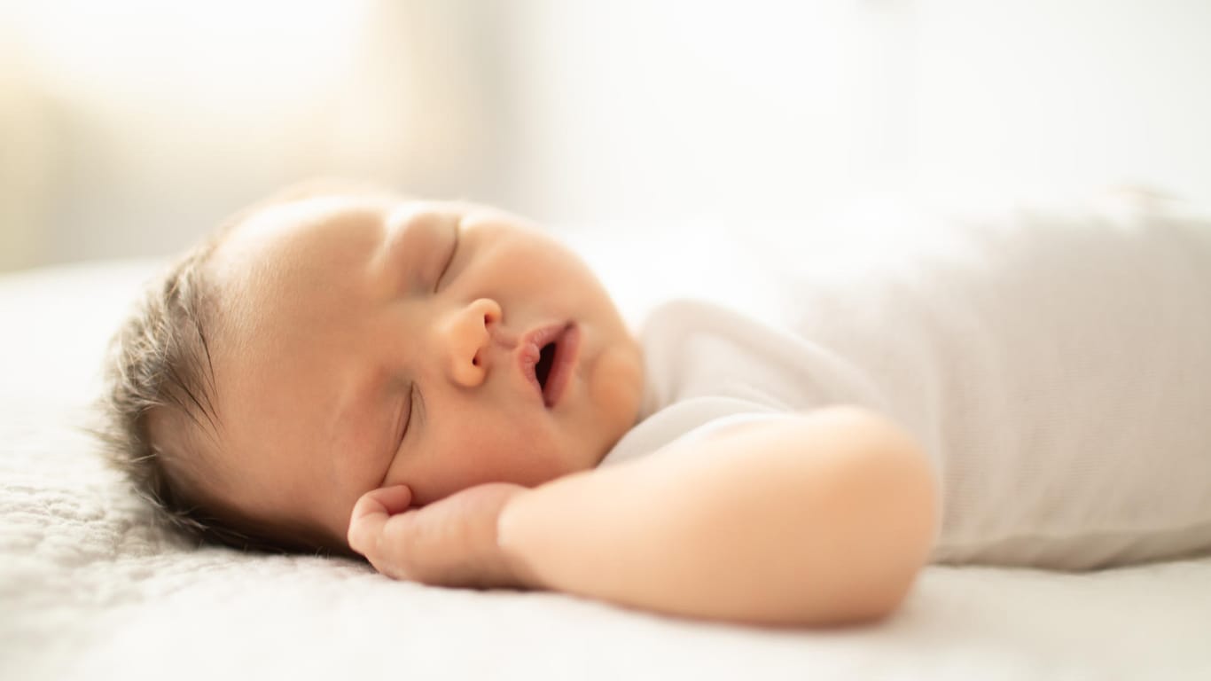 Schlafendes Baby: Der Plötzliche Kindstod galt lange als ein Rätsel. (Symbolbild)