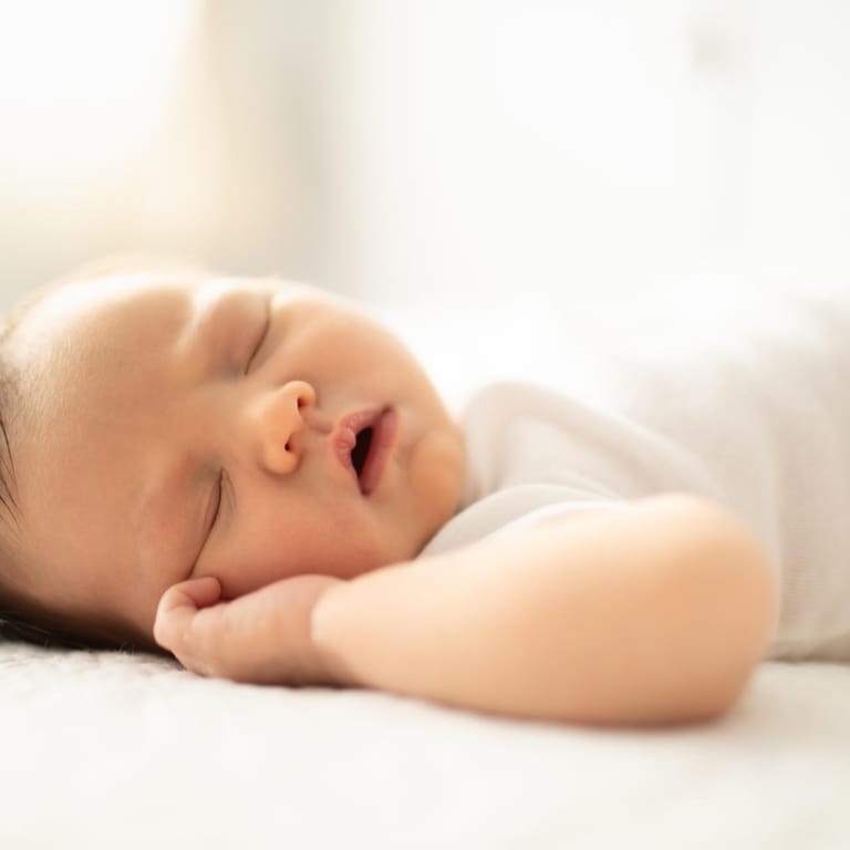 Schlafendes Baby: Der Plötzliche Kindstod galt lange als ein Rätsel. (Symbolbild)