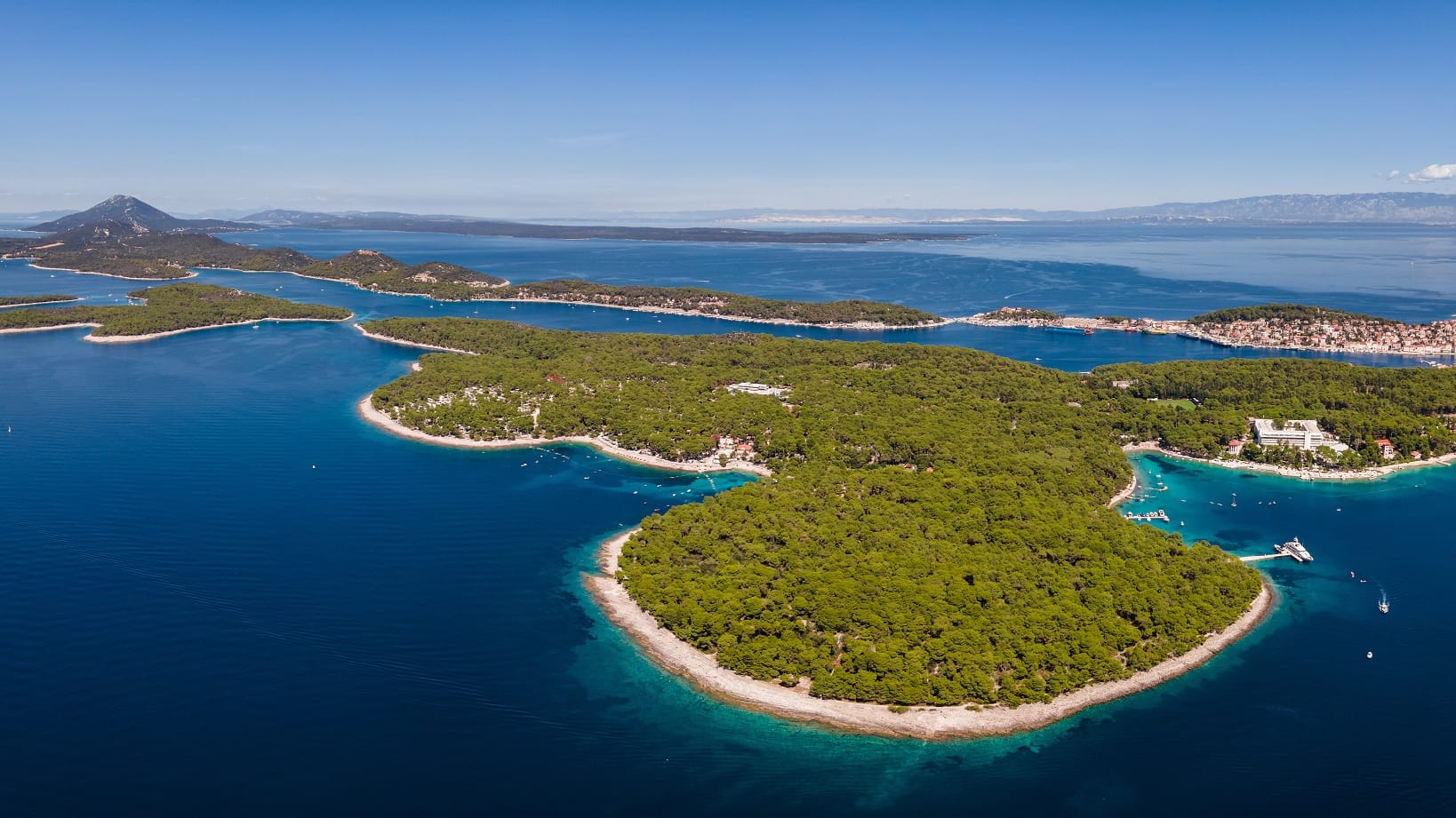 Lošinj - Eine bezaubernde Kombination aus Gesundheit, Gastronomie, Kultur und Düften des Archipels. Lošinj - Eine bezaubernde Kombination aus Gesundheit, Gastronomie, Kultur und Düften des Archipels.