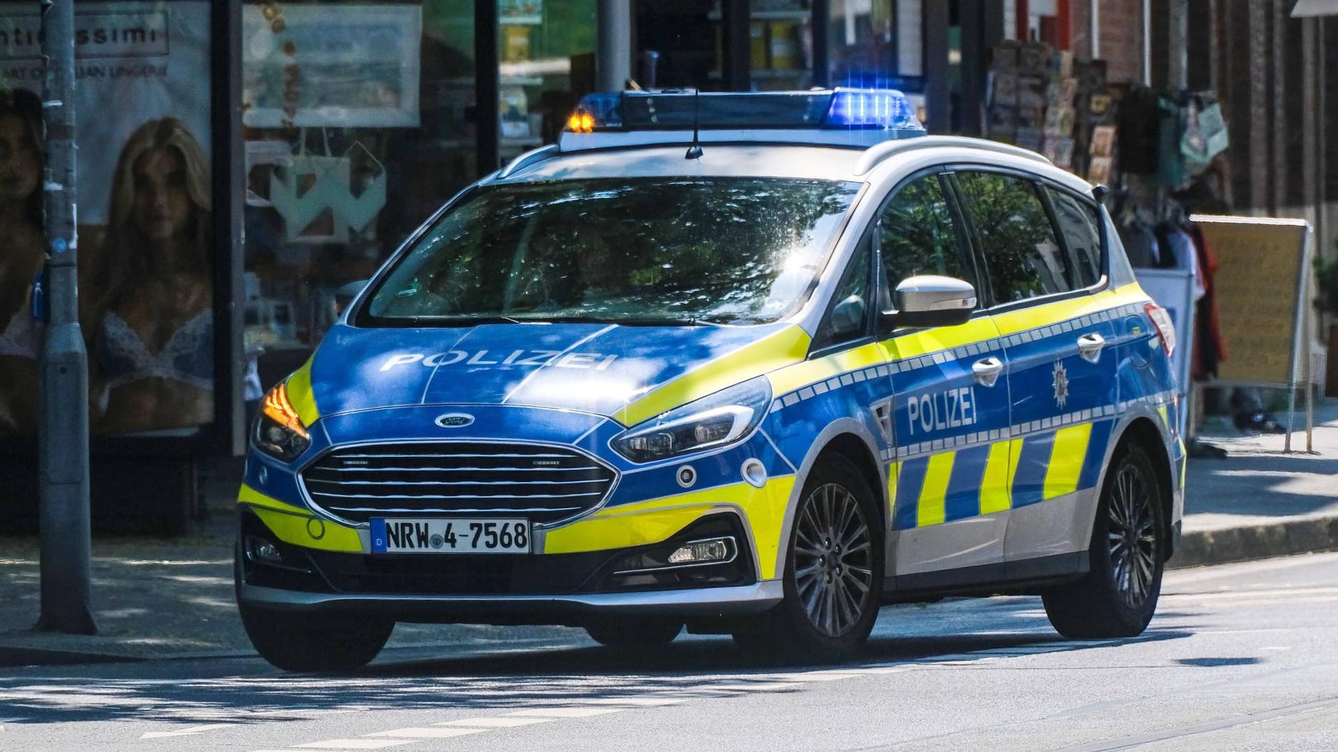 Polizeiauto in Düsseldorf (Archivbild): Die Beamten konnten die Verdächtige schnappen.