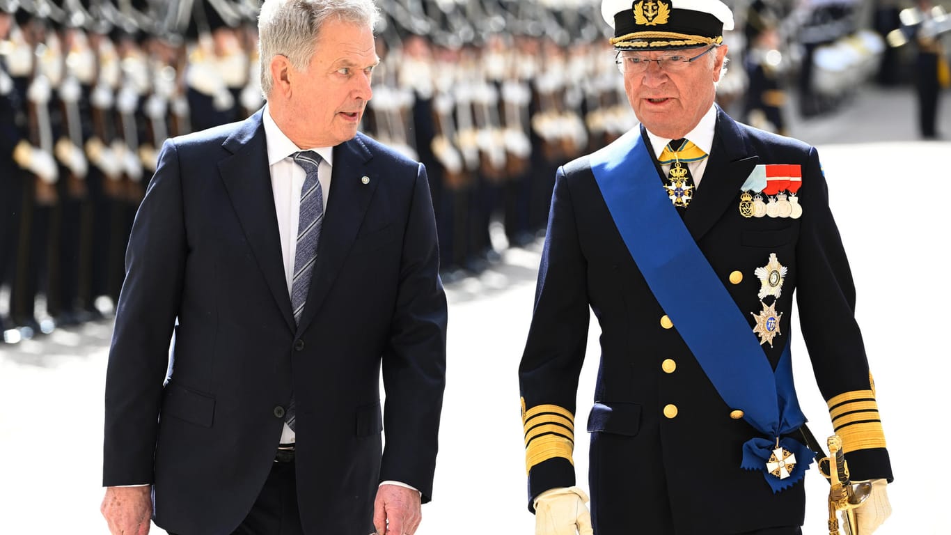 Finnlands Präsident Sauli Niinistö und König Carl XVI. Gustaf von Schweden: Beide Länder streben einen Beitritt zur Nato an.