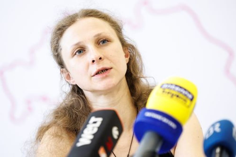 Maria Aljochina, Aktivistin und Mitglied der Gruppe Pussy Riot auf einer Pressekonferenz in München: Kürzlich gelang ihr die Flucht aus Russland.