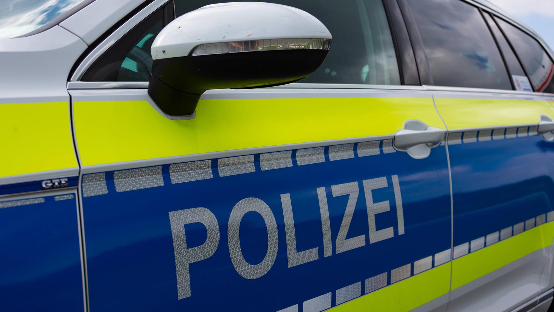 Polizei im Einsatz (Symbolbild): Die Polizei Mittelfranken hat einen 70-Jährigen festgenommen, der ein Mädchen angesprochen haben soll. Polizei im Einsatz (Symbolbild): Die Polizei Mittelfranken hat einen 70-Jährigen festgenommen, der ein Mädchen angesprochen haben soll.