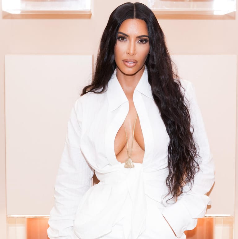 Kim Kardashian: Mit ihrem neuen Auftritt auf dem "Sports Illustrated"-Cover sorgt sie wieder einmal für Diskussionen.