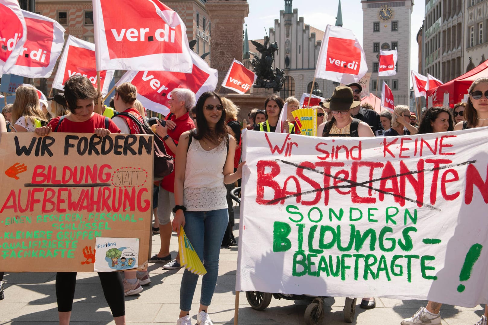 "Wir sind keine Basteltanten": Protest von Sozialarbeiterinnen und Erzieherinnen in München.