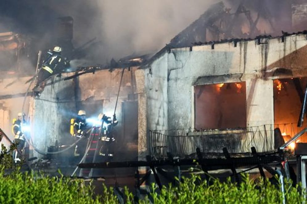 Brand in Reihenhaus breitet sich aus