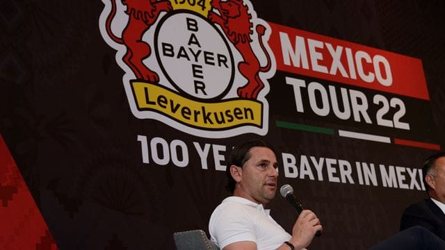 Trainer Gerardo Seoane von Bayer Leverkusen bei einer Pressekonferenz im Rahmen der Mexiko-Tour. Trainer Gerardo Seoane von Bayer Leverkusen bei einer Pressekonferenz im Rahmen der Mexiko-Tour.