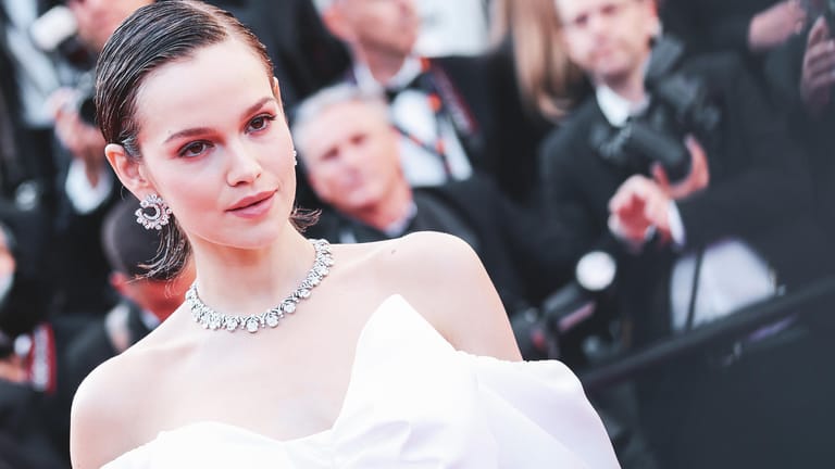 Emilia Schüle: Die Schauspielerin zeigte sich bei der Eröffnung der diesjährigen Filmfestspiele von Cannes.