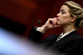 Amber Heard: Vor Gericht präsentiert sich die Schauspielerin als Unschuldslamm, wie viele Fans in den sozialen Medien immer wieder anmerken.