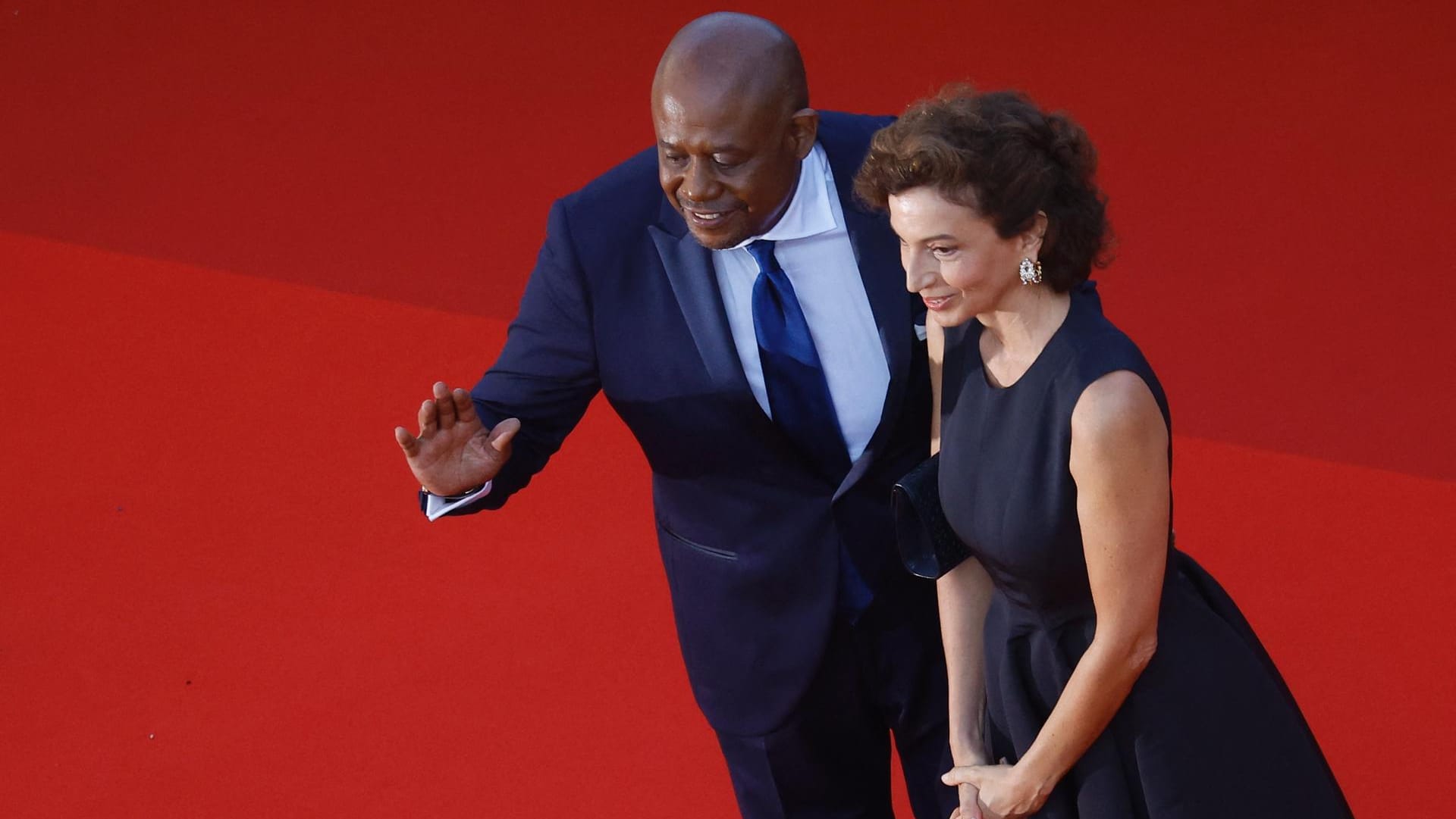 Forest Whitaker und Unesco-Direktorin Audrey Azoulay auf dem roten Teppich von Cannes