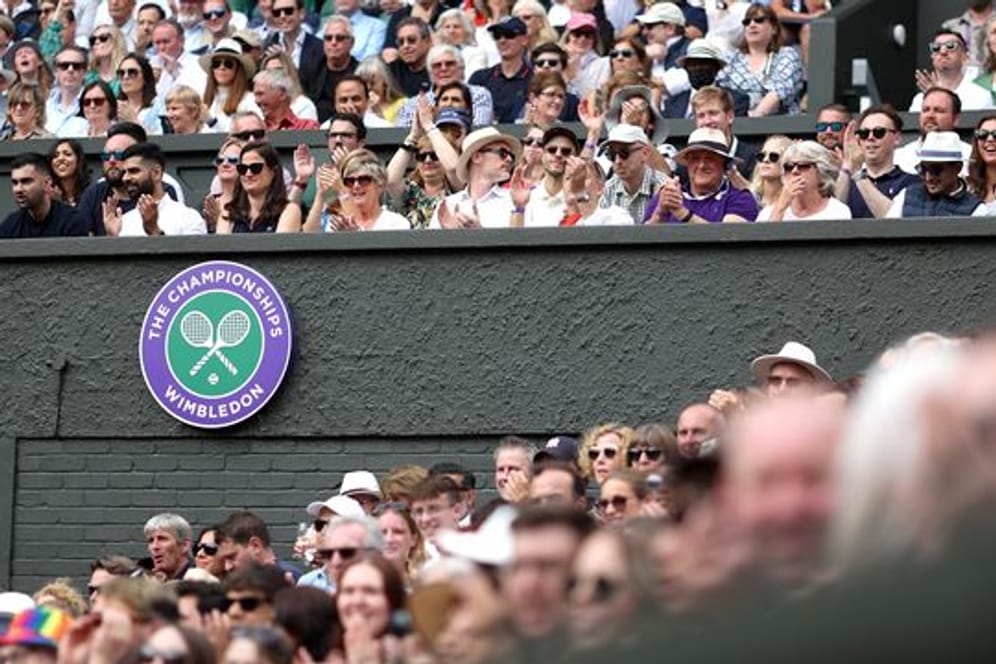 Den Wimbledon-Organisatoren droht wegen des Auschlusses russischer und belarussischer Profis Ärger.