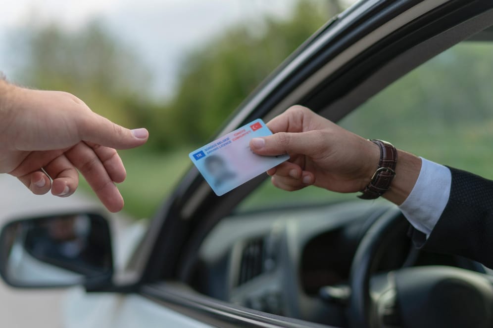 Führerschein: Mit dem rechtzeitigen Umtausch des Führerscheins vermeiden Sie mögliche Bußgelder.
