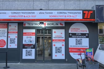 Corona Testcenter in Berlin-Charlottenburg (Archivbild): Die Inzidenz sinkt auf 321.