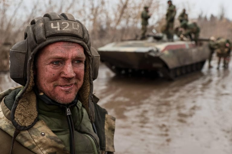 Prorussische Kämpfer in der Region Donezk: Inzwischen sucht die russische Armee im ganzen Land erfahrene Militärs.