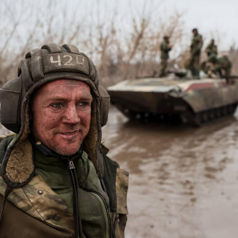 Prorussische Kämpfer in der Region Donezk: Inzwischen sucht die russische Armee im ganzen Land erfahrene Militärs.