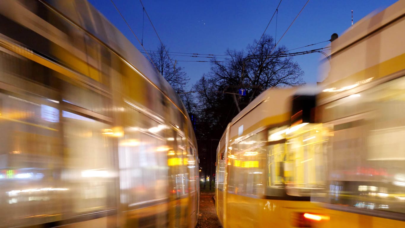 Straßenbahn in Berlin (Symbolbild): Eine Frau wurde von einer Tram angefahren und schwer verletzt.