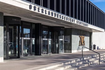 Gerichtsgebäude des OLG Stuttgart (Symbolbild): Zwei frühere Bundeswehrsoldaten müssen sich ab Juni an vor Gericht verantworten.