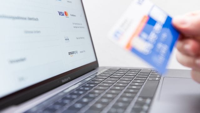 Mehr Durchblick bei Onlineshopping und Vertragsabschlüssen im Netz versprechen die neuen Regeln, die vom 28. Mehr Durchblick bei Onlineshopping und Vertragsabschlüssen im Netz versprechen die neuen Regeln, die vom 28.