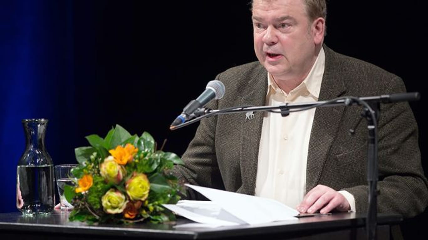 Der Autor Max Goldt bei der Verleihung des Satire-Preises "Göttinger Elch 2016".
