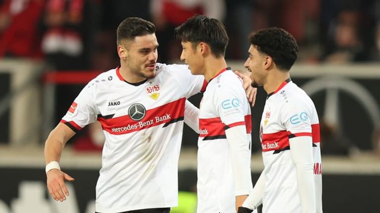 Mavropanos und Ito vom VfB Stuttgart