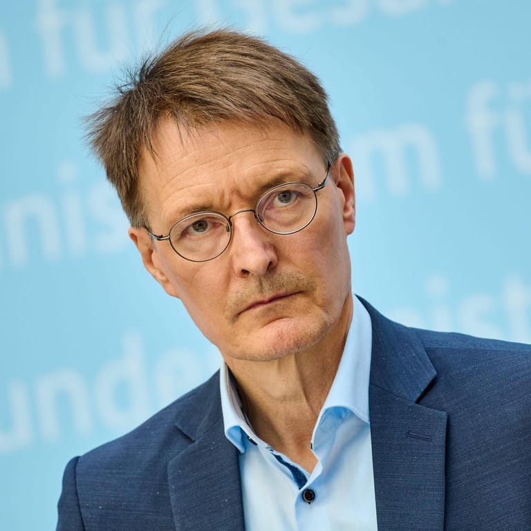 Bundesgesundheitsminister Karl Lauterbach (SPD): Der Politiker will für den Herbst reichlich Impfstoff beschaffen.