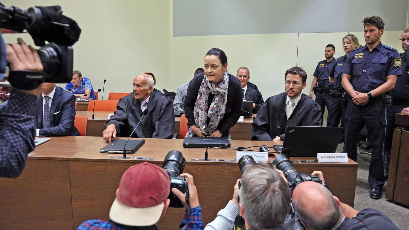 Beate Zschäpe im Gerichtssaal beim NSU-Prozess (Archivbild): Der bayerische Landtag plant einen zweiten Untersuchungsausschuss zur rechtsextremen Terrorzelle.