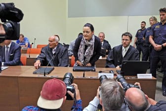 Beate Zschäpe im Gerichtssaal beim NSU-Prozess (Archivbild): Der bayerische Landtag plant einen zweiten Untersuchungsausschuss zur rechtsextremen Terrorzelle.